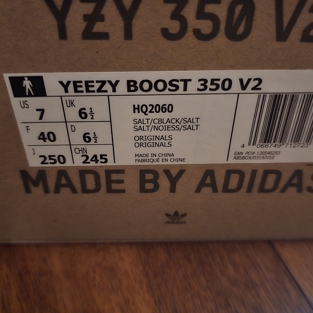 Yeezy Sneakers size 7 men / women size 8 - Picture 6 of 9